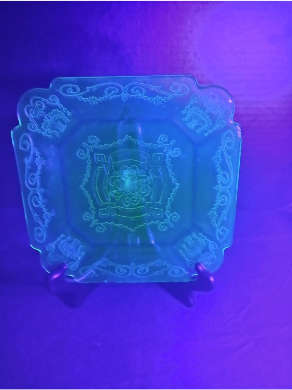 Vintage/Antique Indiana Basket Uranium Vaseline Depression Glass Plate